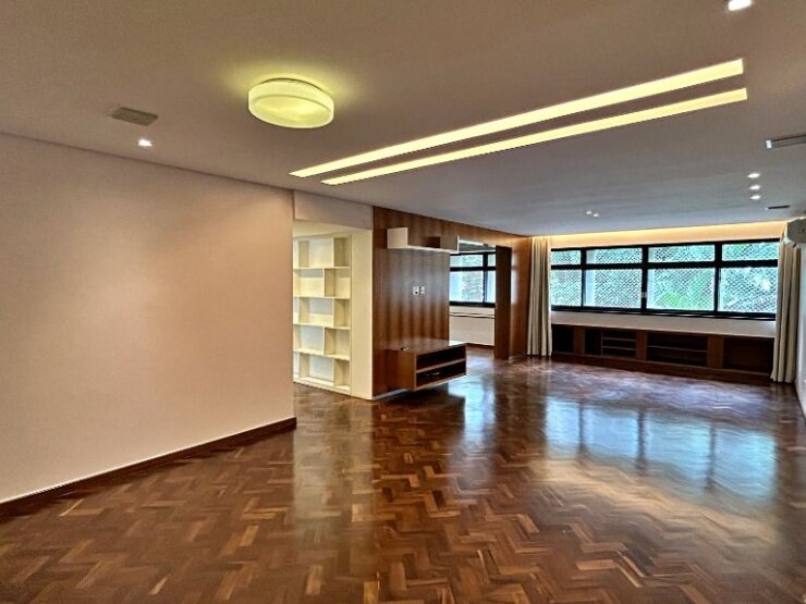 APARTAMENTO VAZADO – ASA SUL – 4 QUARTOS – 01 SUÍTE – 01 VAGA NA GARAGEM