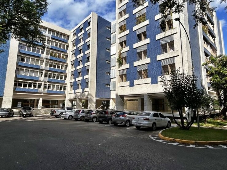 APARTAMENTO À VENDA NA ASA SUL – 3 QUARTOS SENDO 1 SUÍTE – ANDAR ALTO – COM 1 VAGA NA GARAGEM