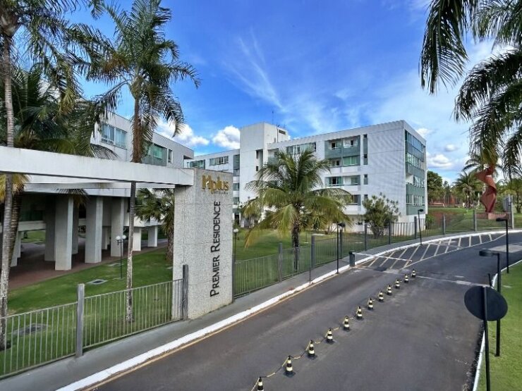 FLAT MOBILIADO EM ANDAR ALTO – RESIDENCIAL PREMIER RESIDENCE – 2 QUARTOS SENDO 1 SUÍTE