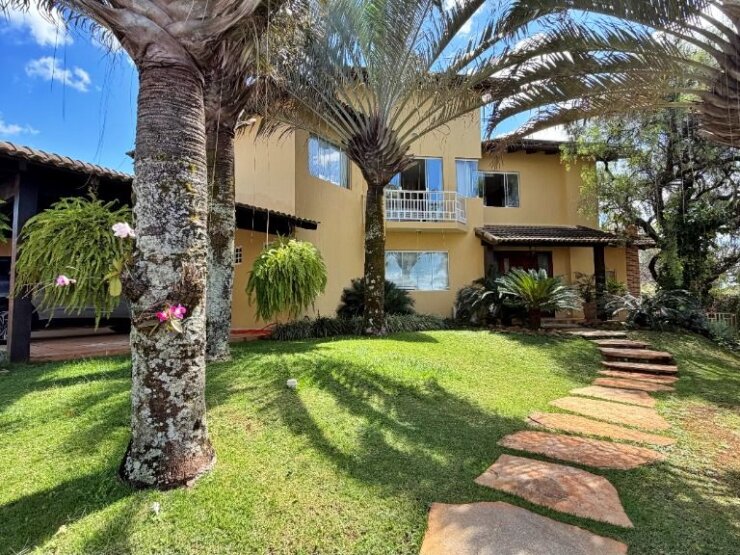 Casa de Alto Padrão em Terreno de 800m² | 550m² de Área Construída | Sofisticação, Tecnologia e Exclusividade